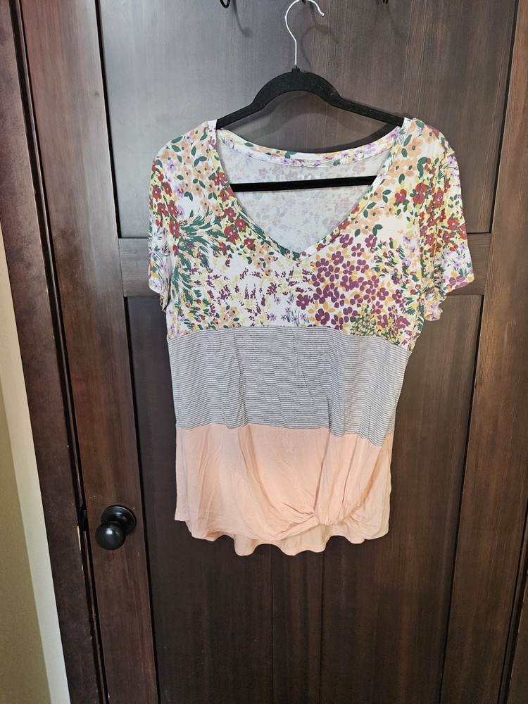 EUC Women's Maurices 24/7 Flower Stripes SS Blouse Top Tee Shirt Size Large