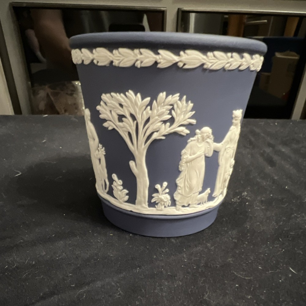 Wedgwood Jasperware cache pot