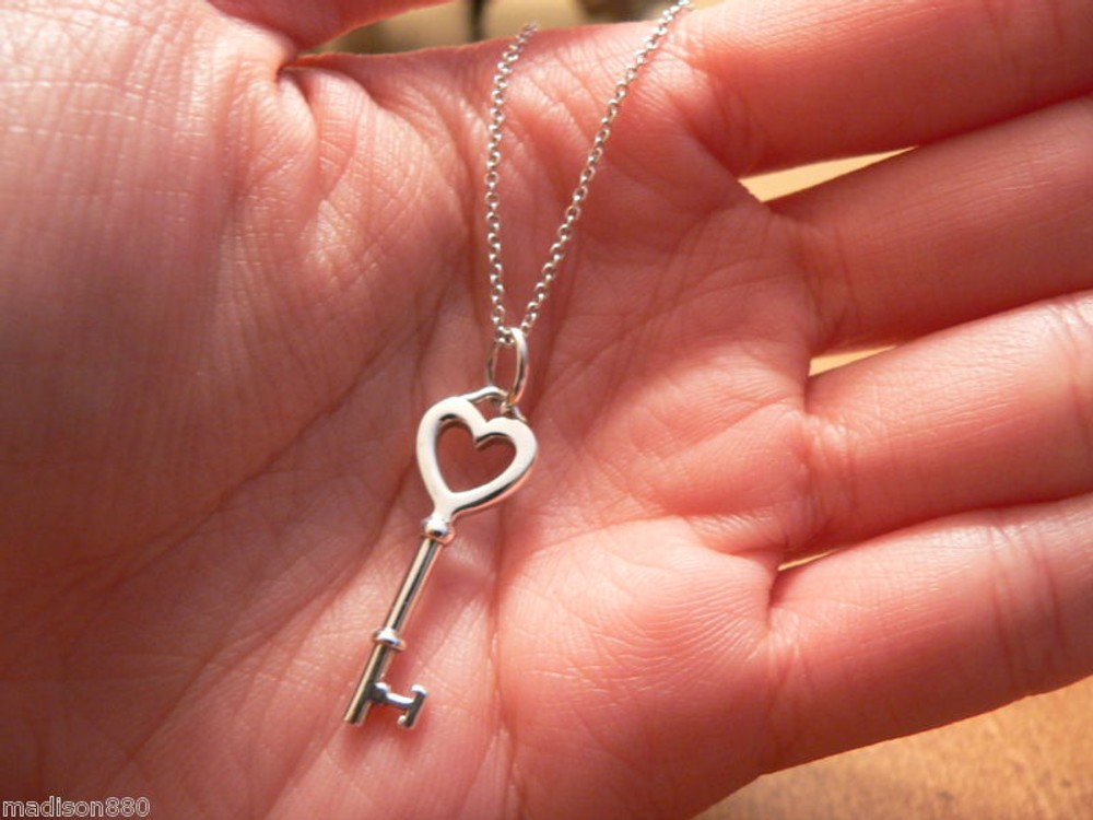 Tiffany Co Heart Key Necklace Pendant Charm 17 Inch Chain Silver Gift Love Cool