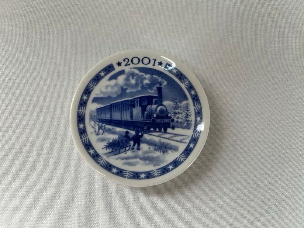 Royal Copenhagen 2001 Christmas Mini Plate Bean 8cm Collectible Used