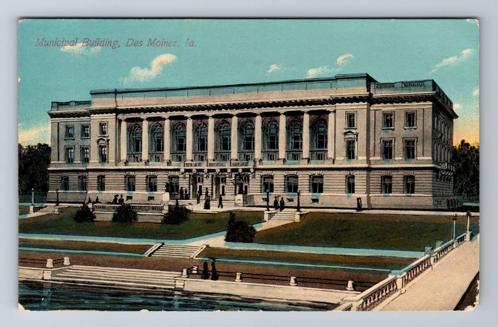 Des Moines IA-Iowa, Municipal Building, Antique Vintage Souvenir Postcard