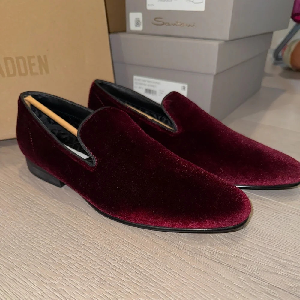 NWT 7 size  Steve Madden Men's Laight Velvet Smoking Slipper - Wine