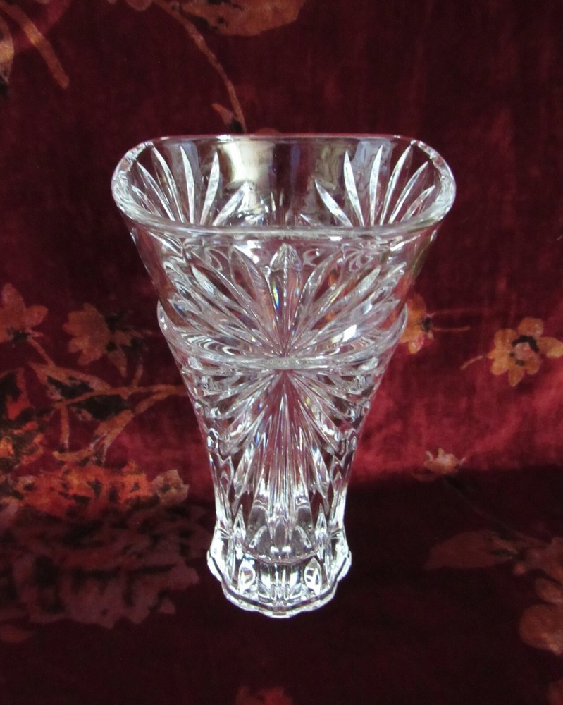 RCR, Royal Crystal Rock, 24% Lead Crystal Starburst Vase - Made in Italy - EUC