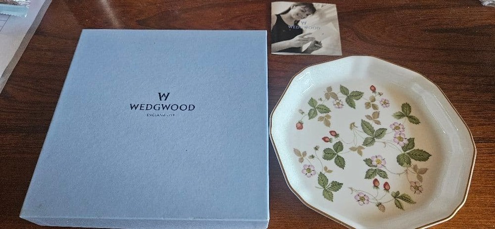Wedgwood Wild Strawberry Bone China 18cm Plate