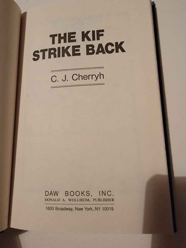 THE KIF STRIKE BACK (Chanur) - C J Cherryh 1985 HC DAW BCE Vintage Hardcover