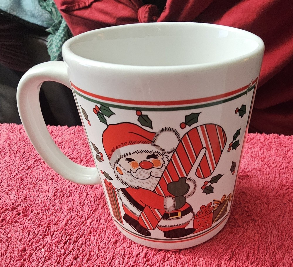 Christmas Coffee Mug - Santa Clause Holding a Candy Cane - New with no Box