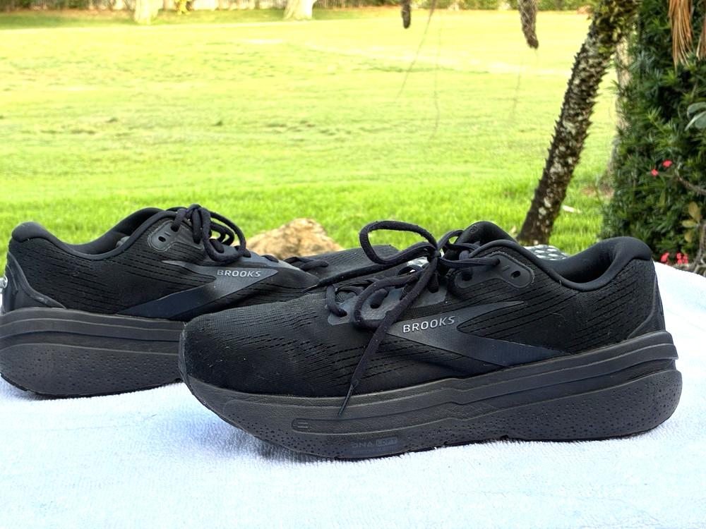 Brooks Ghost Max 2 Men Size 12.5 US Black Ebony Mesh Lace Up Low Top Sneaker