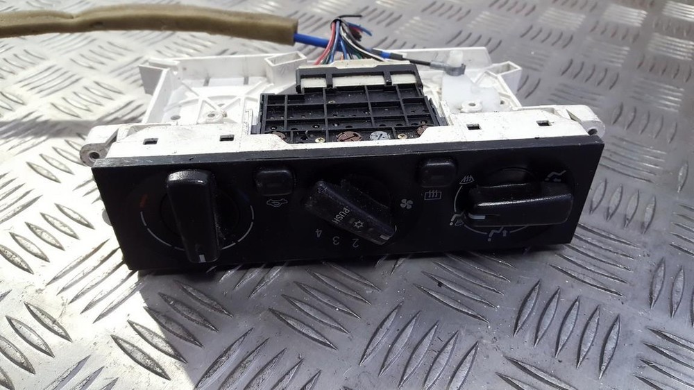 Mitsubishi Carisma 2002 Climate Control Panel (Heater Control Switch #339514-01