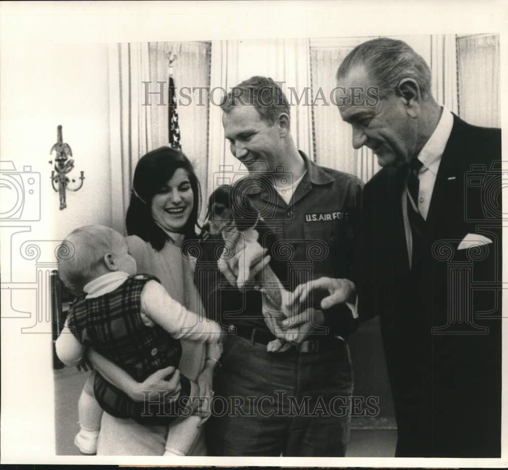 1968 Press Photo US President Lyndon Johnson & family, White House, DC