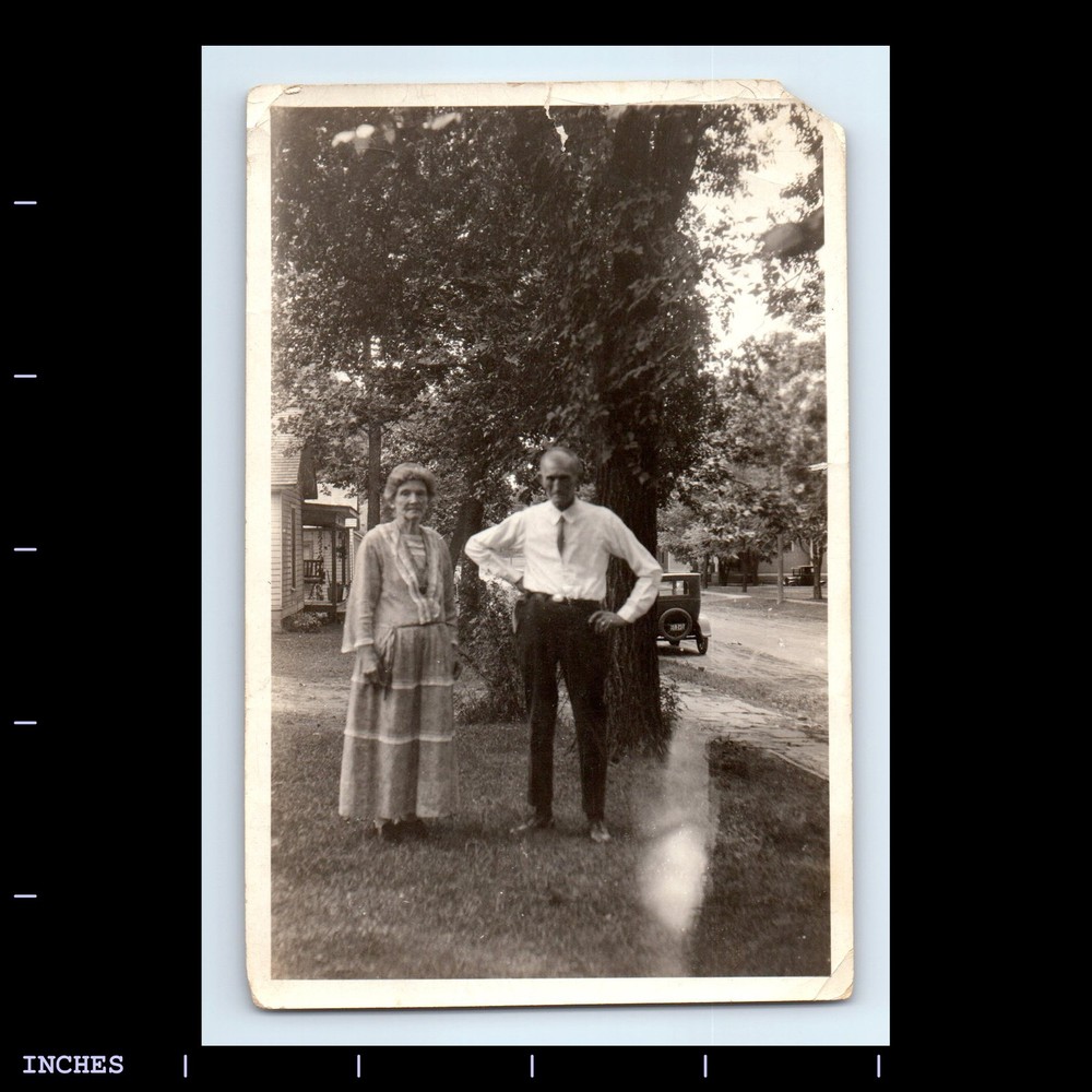 Vintage Photo ELDERLY MAN WOMAN COUPLE IN YARD CLASSIC CAR