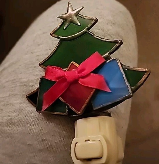 VINTAGE STAINED GLASS CHRISTMAS TREE ACCENT LAMP NIGHT LIGHT 4 1/8x5.5”-image