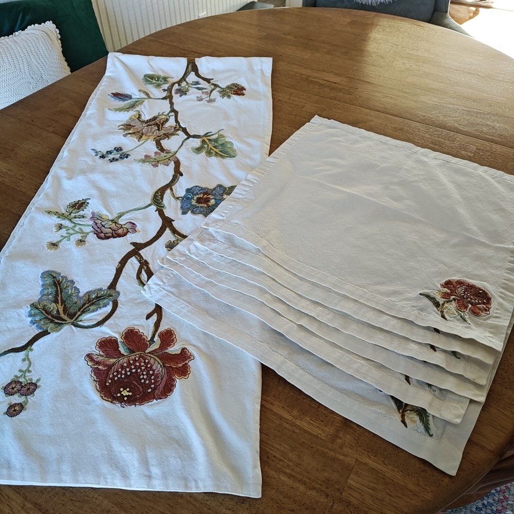 Pottery Barn Table Runner Crewel Embroidered Floral Vine 18