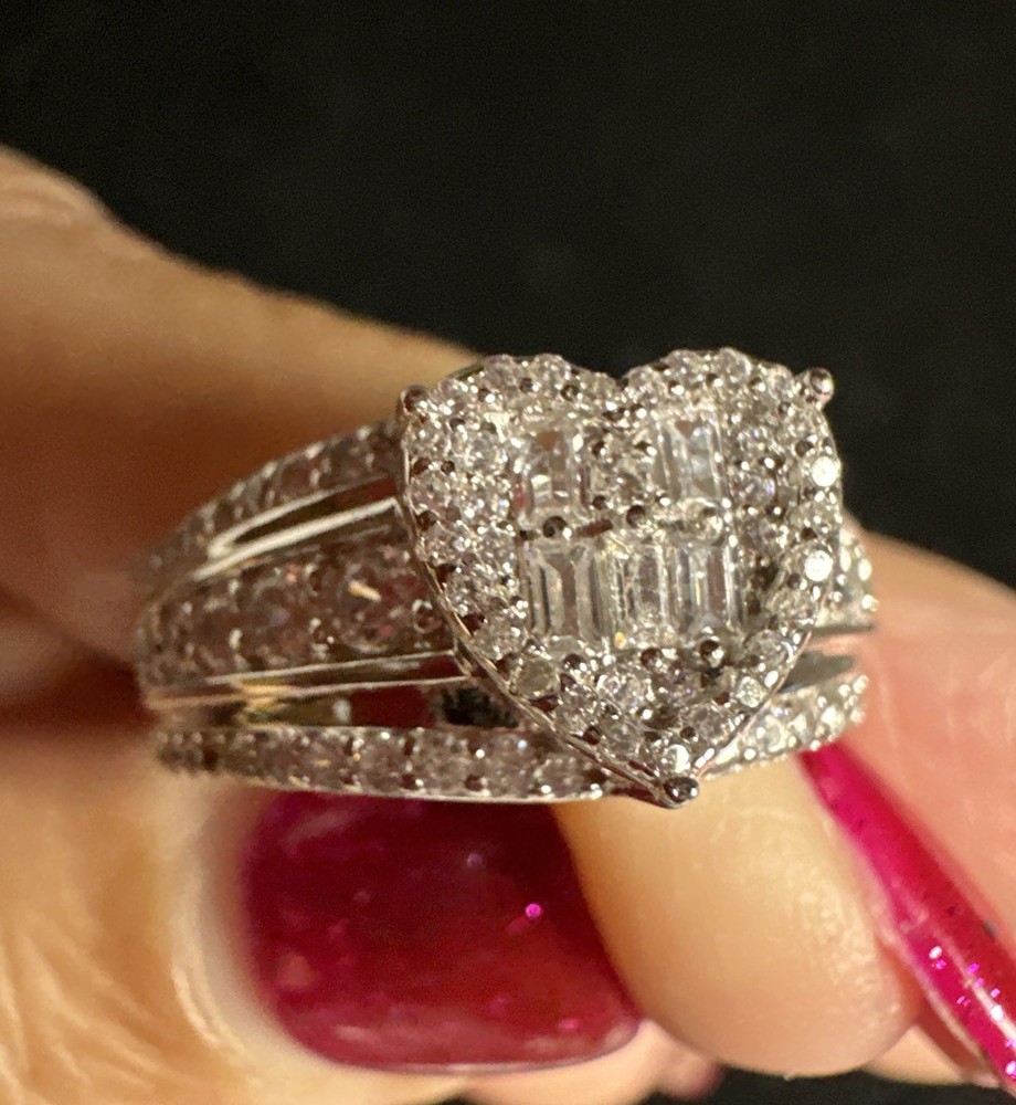 925 STERLING SILVER HEART SHAPE RING With Cubic Zirconia SIZE 8