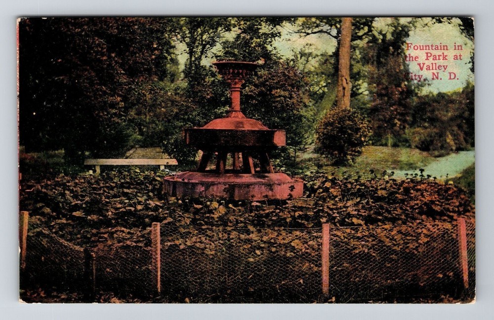 Valley City ND-North Dakota, Fountain in the Park, Vintage Postcard