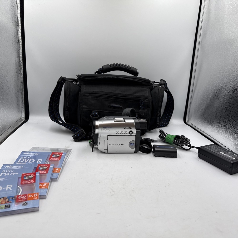 Sony Handycam DCR-DVD201 Camcorder w/ Case Batteries and Charger Tested Working