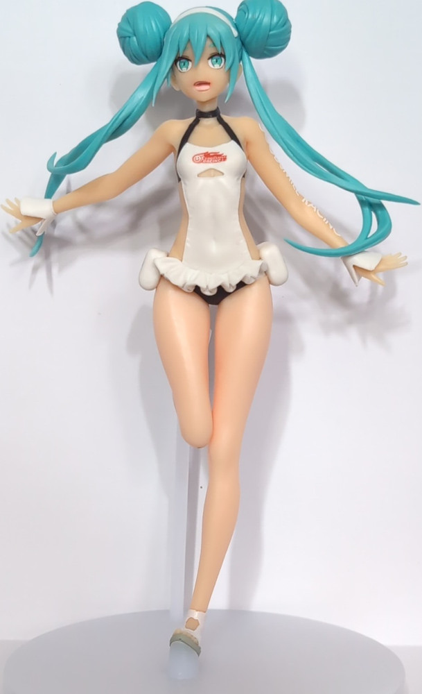 Banpresto Hatsune Miku Racing Miku 2022 Tropical Maid Version figure