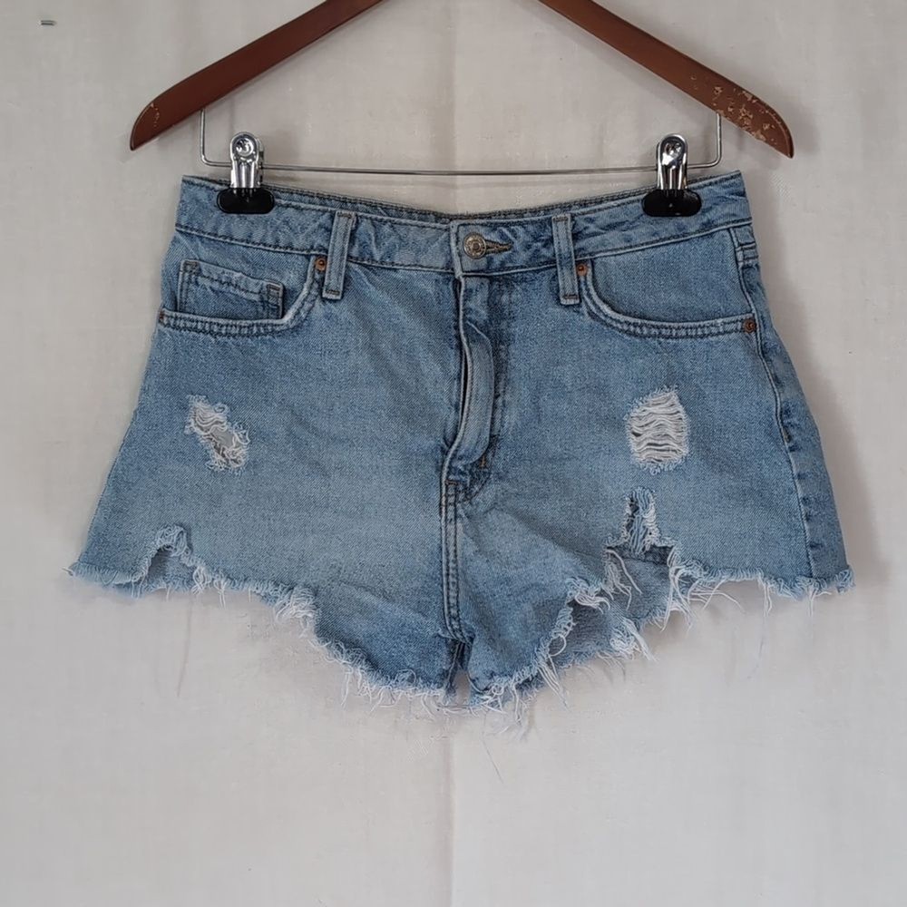 Forever 21 Premium Light Wash Distressed Cut-Off High Rise Cheeky Shorts Size 27