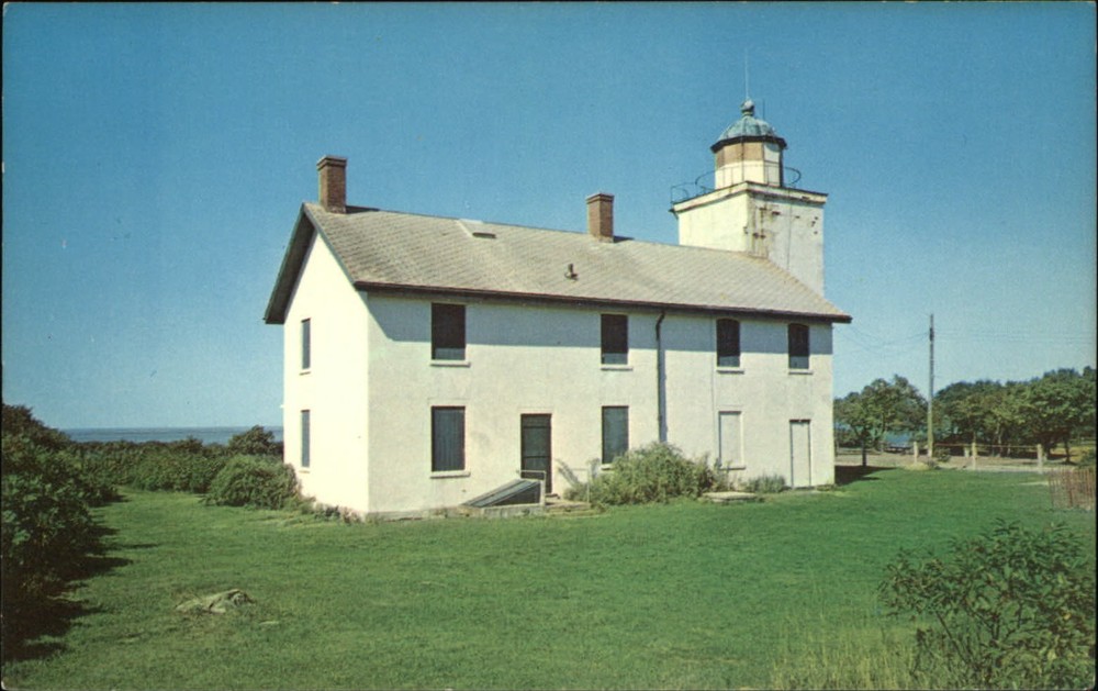 Southold Long Island New York Horton's Point Light House unused vintage postcard