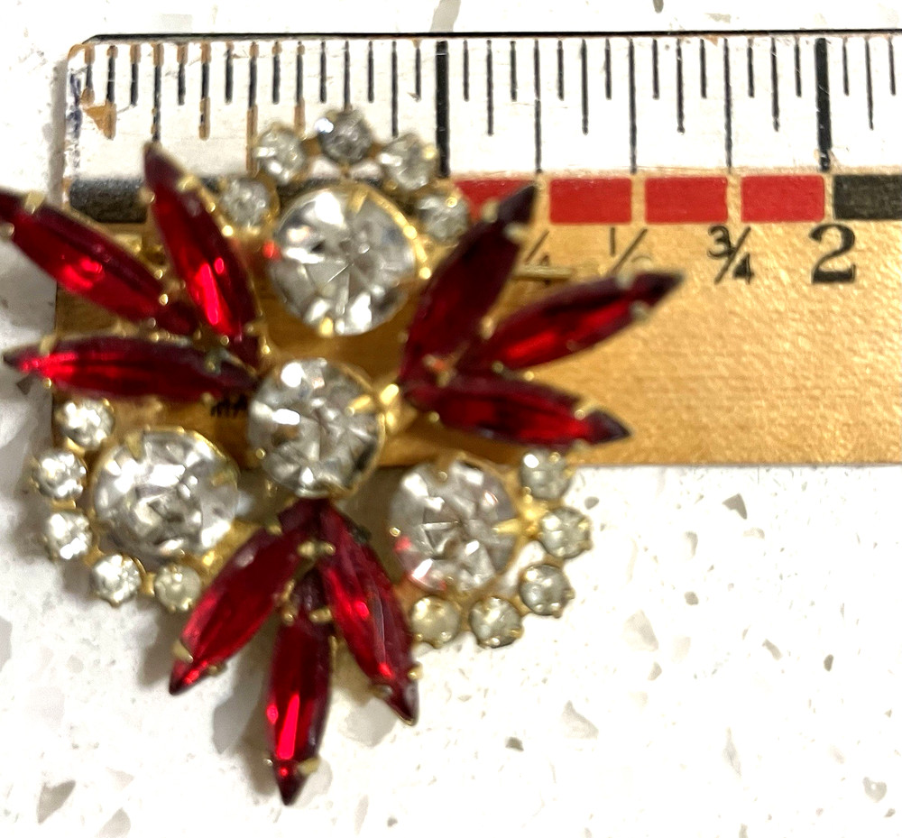 Vtg  Red Prongset  Marquise & Clear Round  Rhinestone Pin Brooch Gold Tone