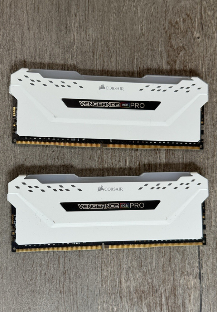 Corsair Vengeance RGB PRO DDR4 3200 RAM kit  16GB - WHITE