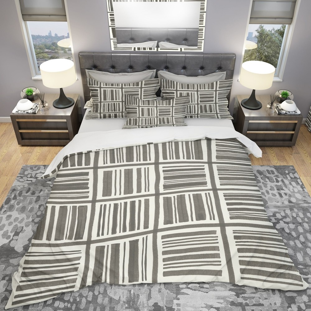 Designart 'Minimalist Graphics I' Geometric Bedding Set -