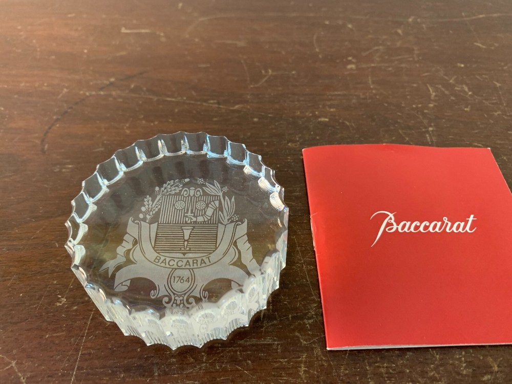 Paperweight Baccarat coat of arms in Baccarat crystal
