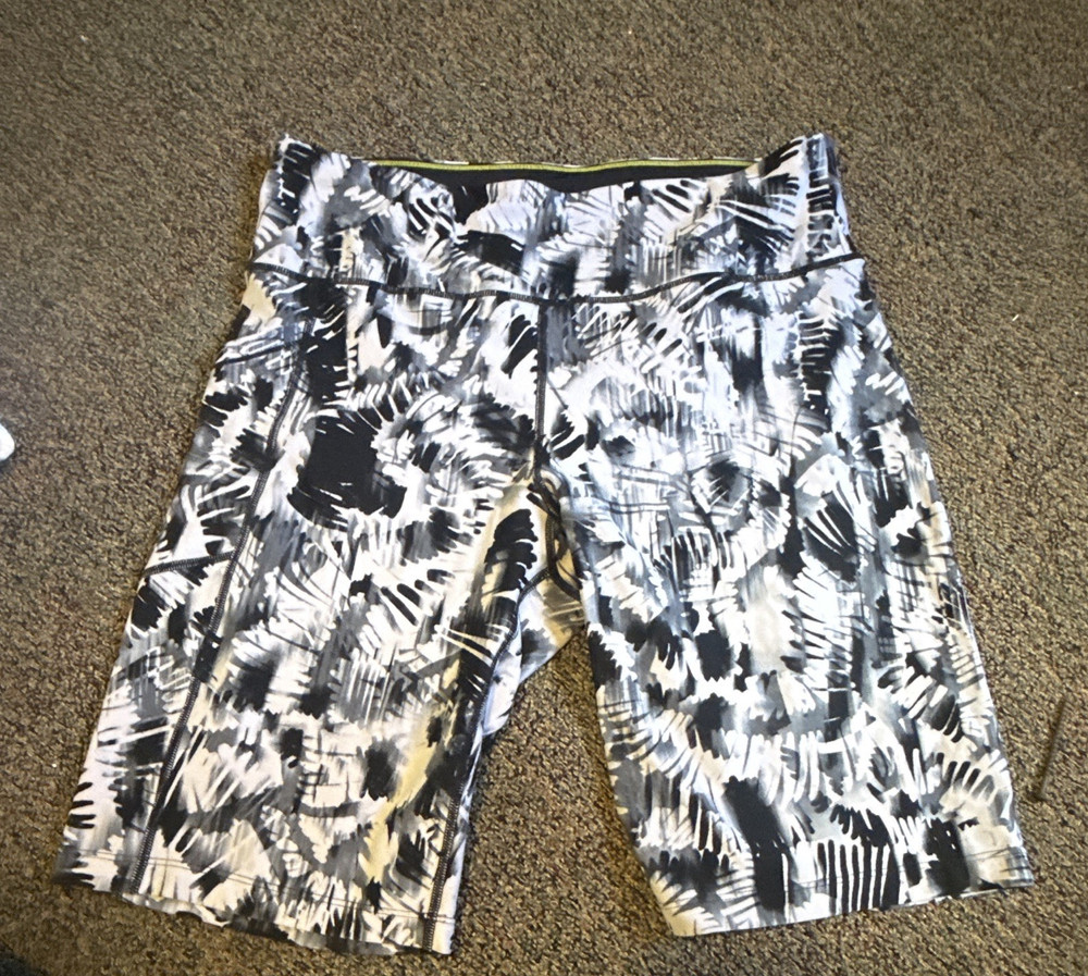 Calvin Klein Women's Black/White Abstract Print Biker Shorts L, Stretch, Pockets