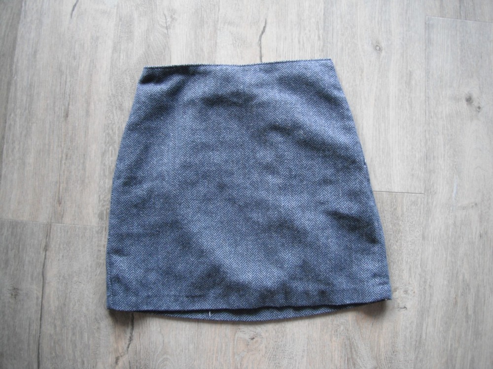 Abercrombie and Fitch XXS Black Grey Herringbone Mini Skirt