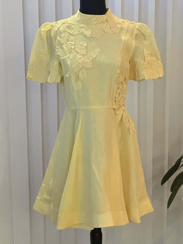 Antonio Melani Yellow Clip Floral Fit and Flare short sleeve Dress Sz 6