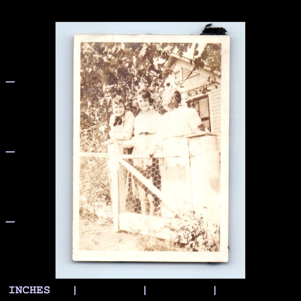 Old Vintage Photo WOMEN THREE GRACES STANDING OUTSIDE HOUSE