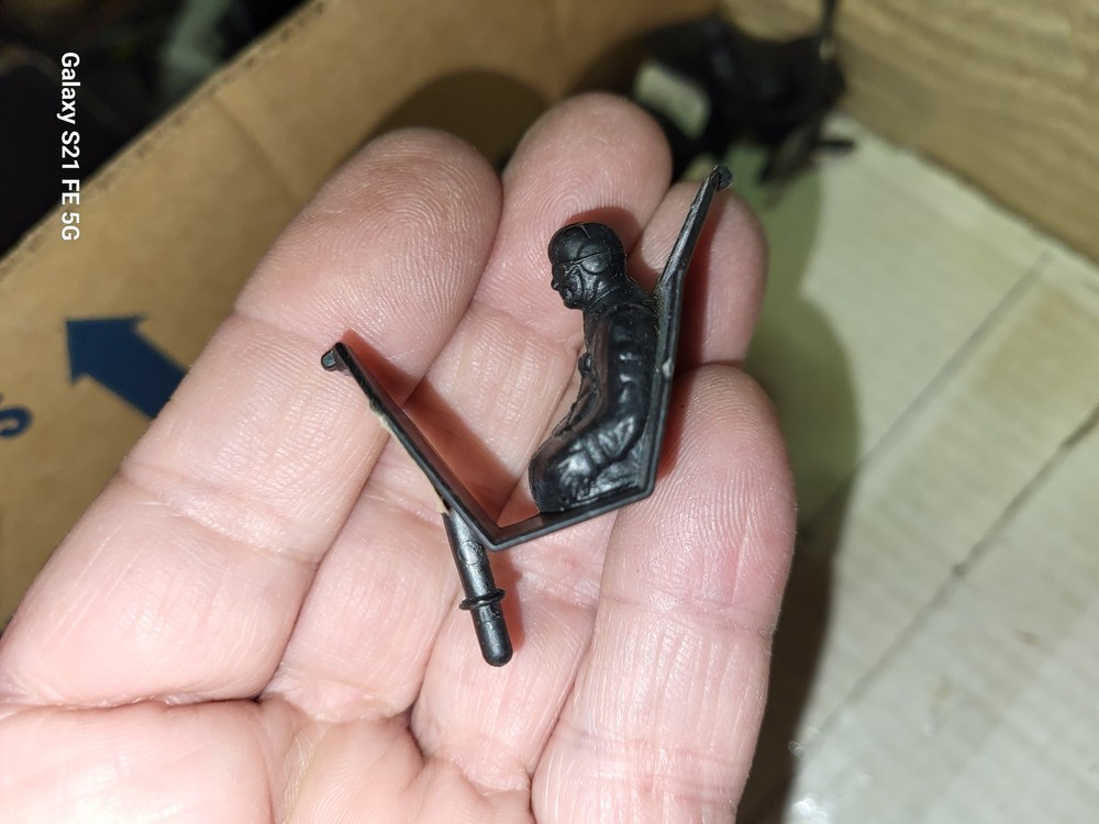 NOS Testors Tether Plane Black Pilot for the Messerschmitt ME109 #3