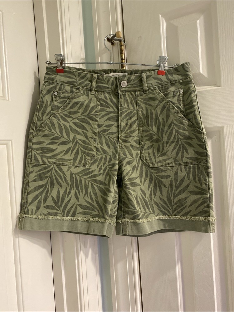 Green Leaf Print Denim High Rise Curvy Women’s Shorts Size 6 C Est 1946