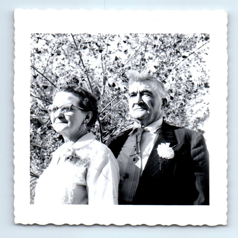 Old Vintage Square Photo OLDER ELDERLY MAN WOMAN COUPLE SNAPSHOT PICTURE