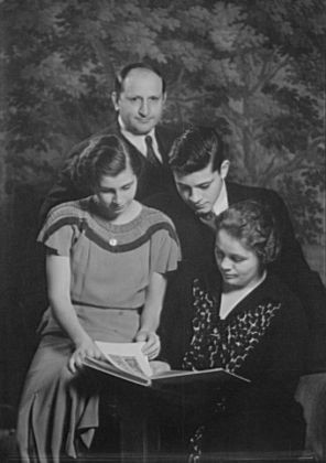 Photo:Cella,Christian,family,portrait photographs,Arnold Genthe,1935