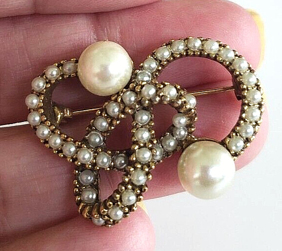 Vintage Faux Pearl Gold Tone Knot Swirl Pin 1-7/16