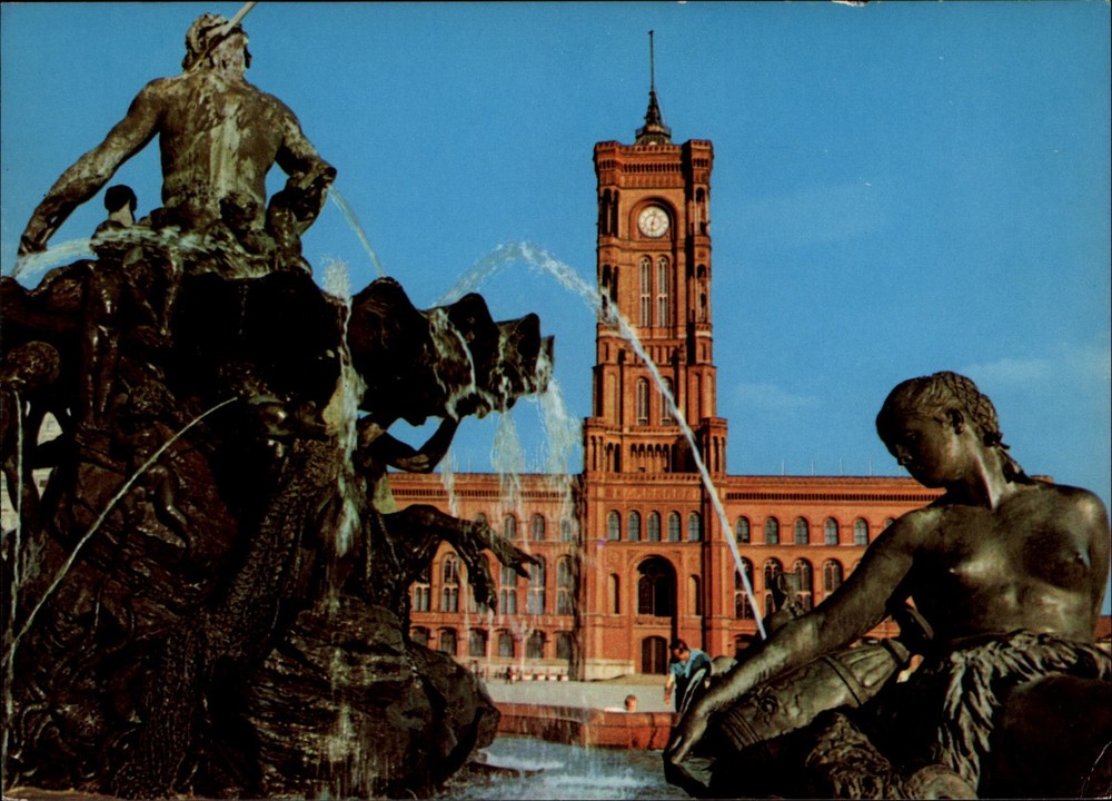 Neptune Fountain Berlin East Germany vintage postcard n797