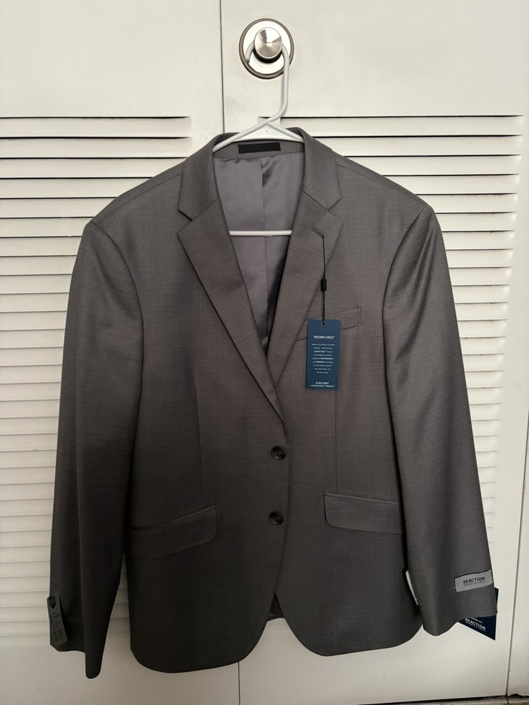 Kenneth Cole Reaction Suit Mens 38S Light Grey Techni-Cole Modern Fit Suit