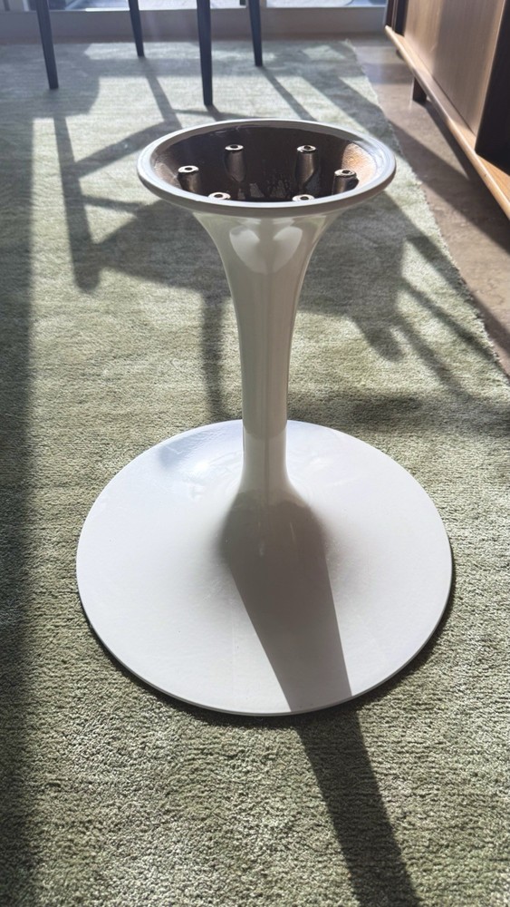 KnollStudio Saarinen Tulip Base –, Small “Lightman for Outdoors” Versión
