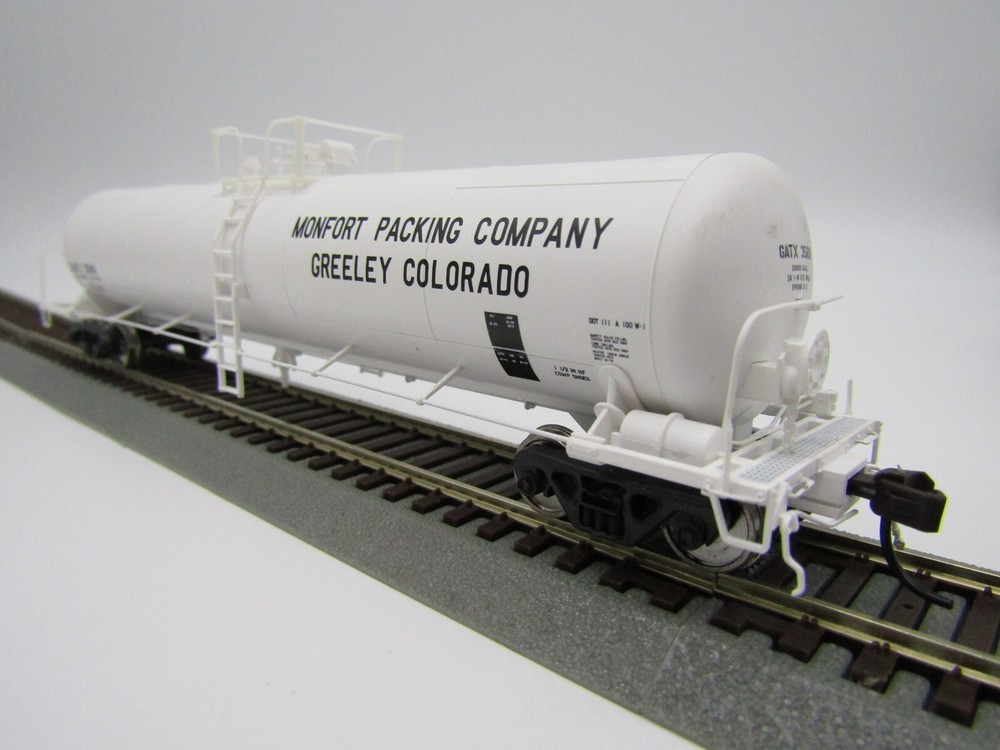 Atlas HO ACF 20,700 Gallon Tank Car - GATX (Monfort with COTS) 35819