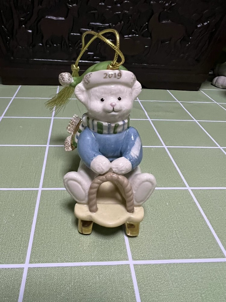 Lenox 2019 Teddy Bear Sledding Ornament Sculpture Pendant Decorative Piece