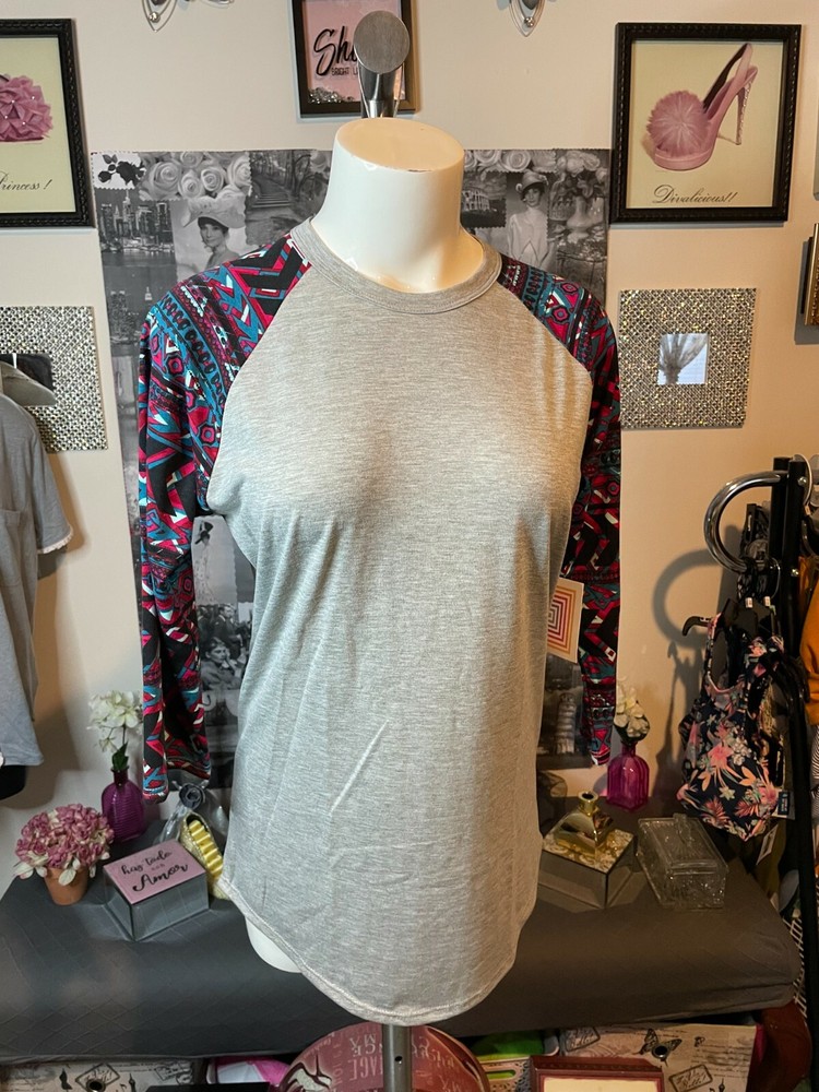 New Woman's LuLaRoe Light Gray with Dark Pattern 3/4 Sleeve RANDY Top Size S