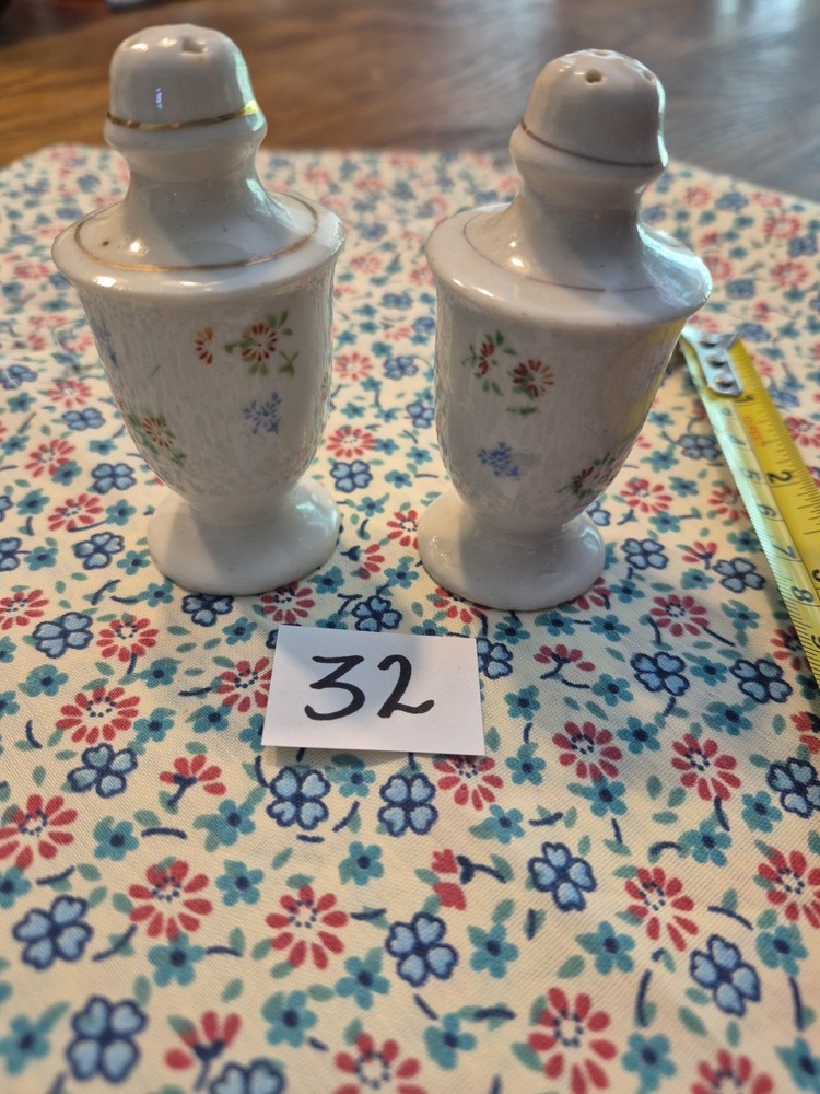 Vintage Petite Salt And Pepper Shakers Made In Japan With Cork Stoppers