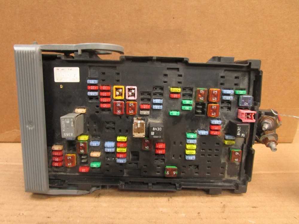 10 11 12 13 Chevy Silverado Engine Fuse Box Relay Junction 2010 2011 2012 2013