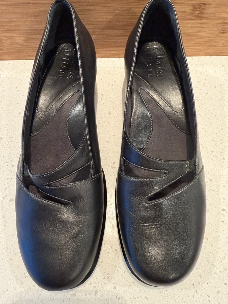 Clarks Artisan Womens Narrow Black Closed Toe Pumps Size 8.5