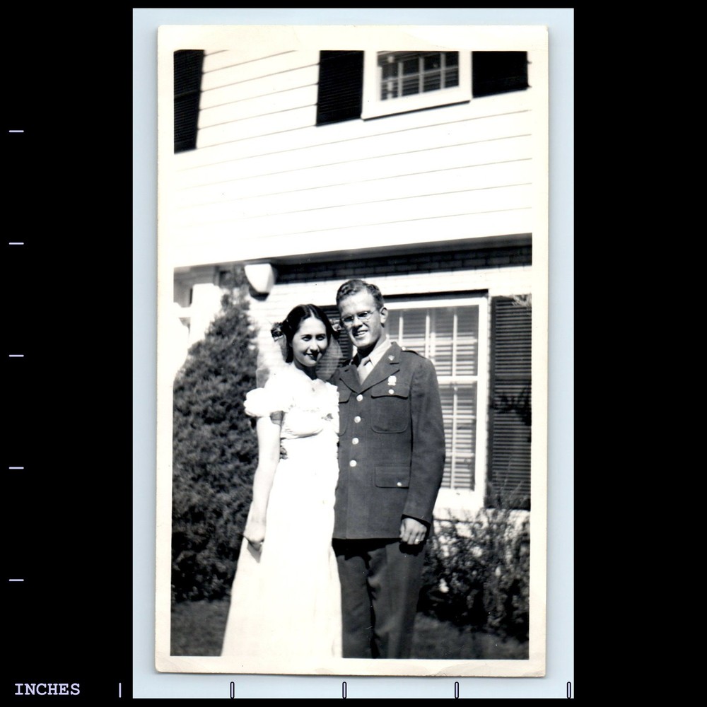 Old Vintage Photo MAN WOMAN BRIDE GROOM ARMY SOLDIER SWEETHEART