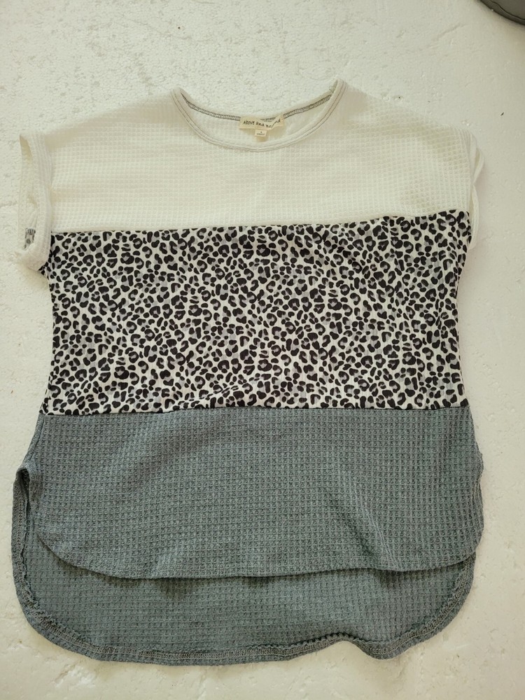 Above and Beyond Cheetah Print White Gray Top SMALL