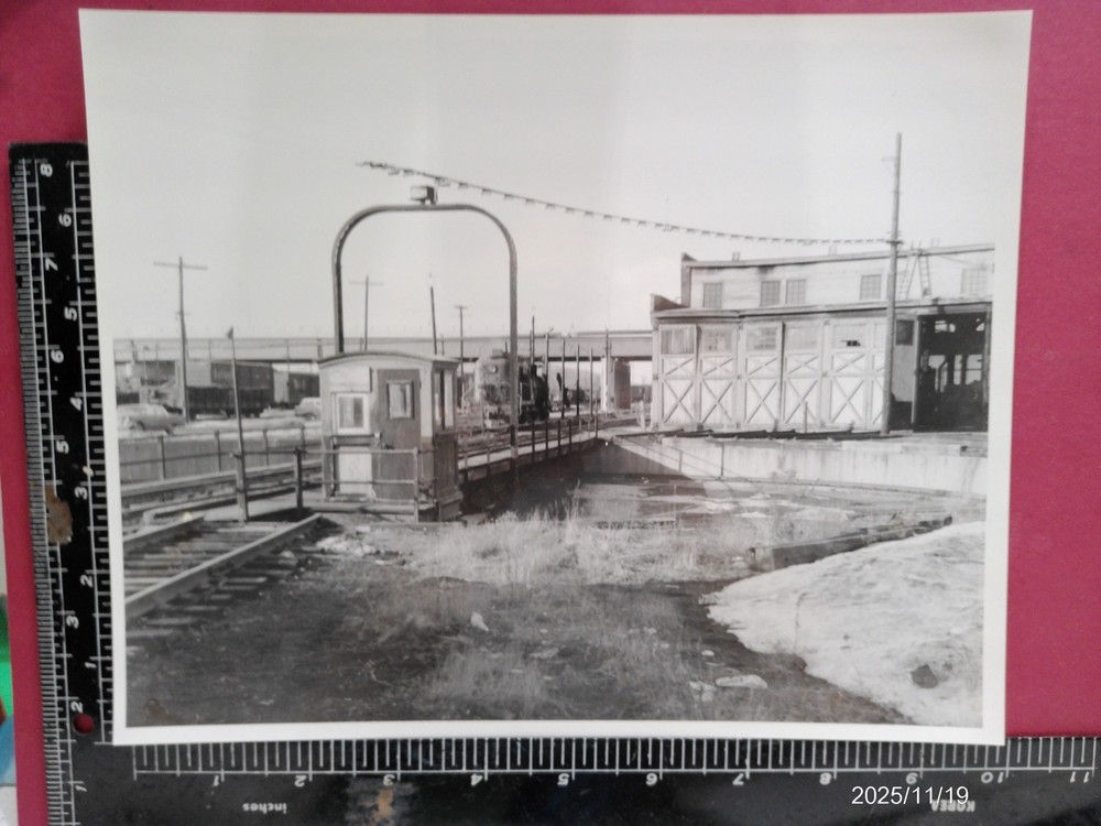Delaware & Hudson Diesel Railroad Locomotive Passing Turntable Roundhouse Photo