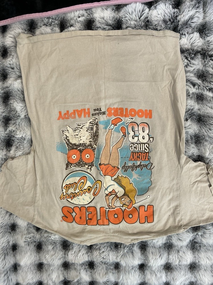 Graphic Ripple Junction Hooters Country Club Shirt