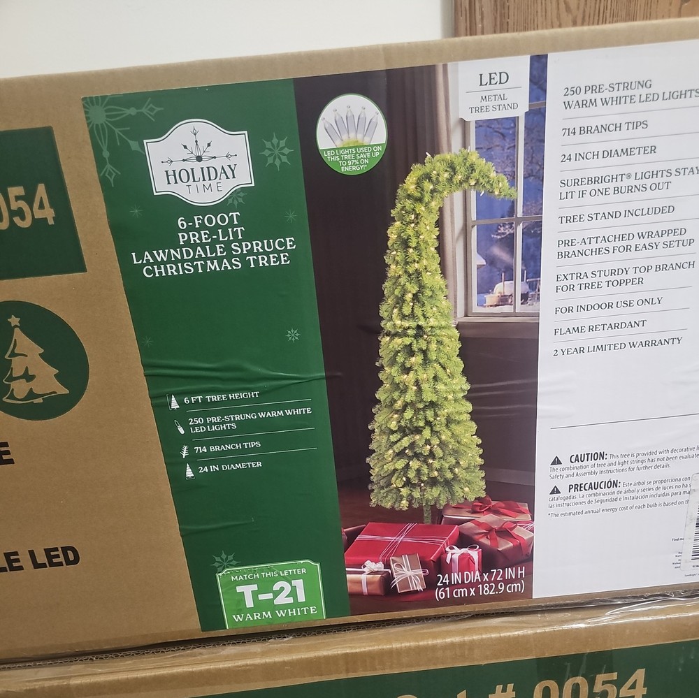 6' Pre-Lit Lawndale Spruce Green Christmas Tree with 250 Warm White LED