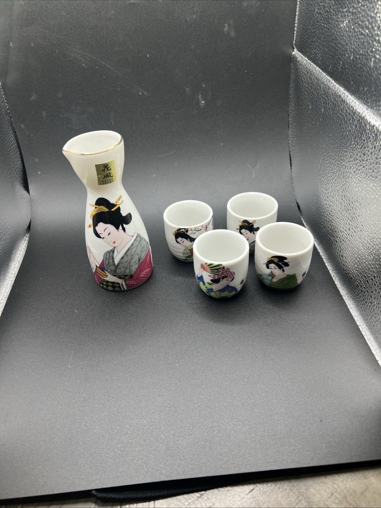 Vintage Japanese Geisha Sake 5 Pieces Carafe and Cups